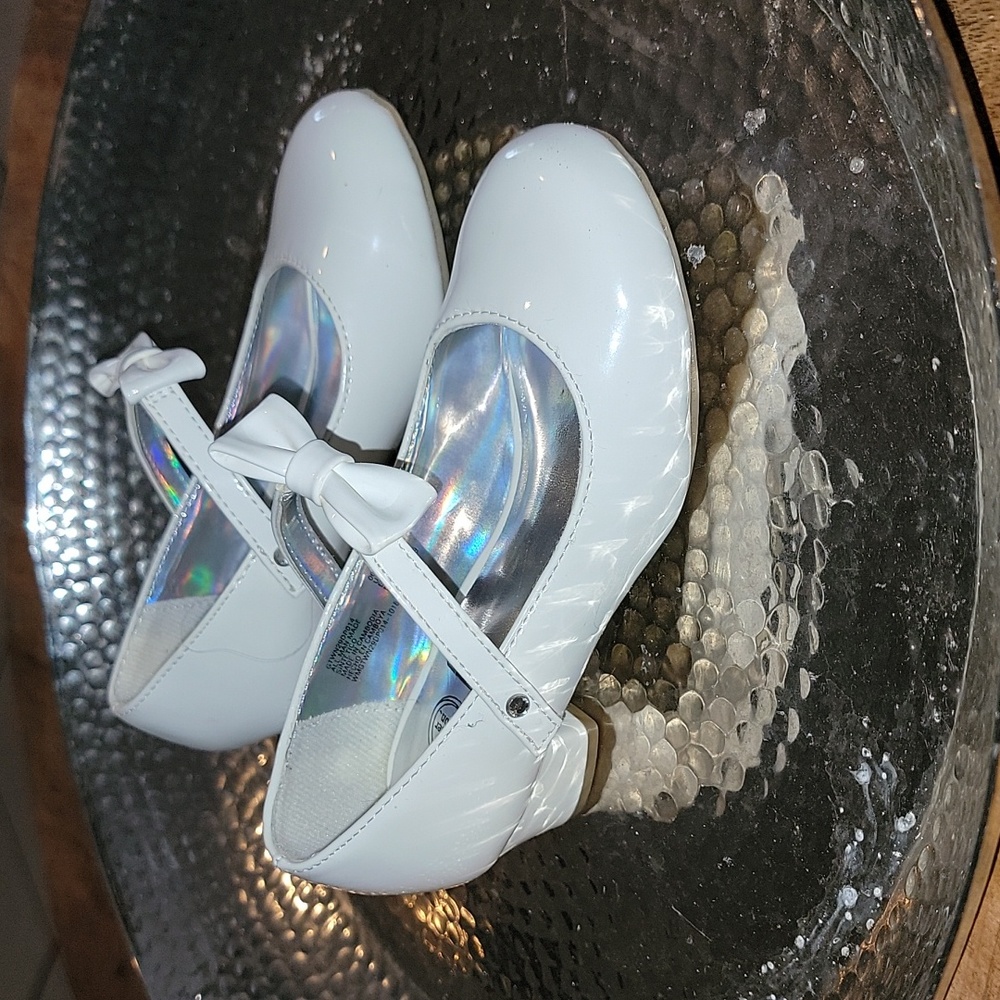 Toddlers white shoes size 11